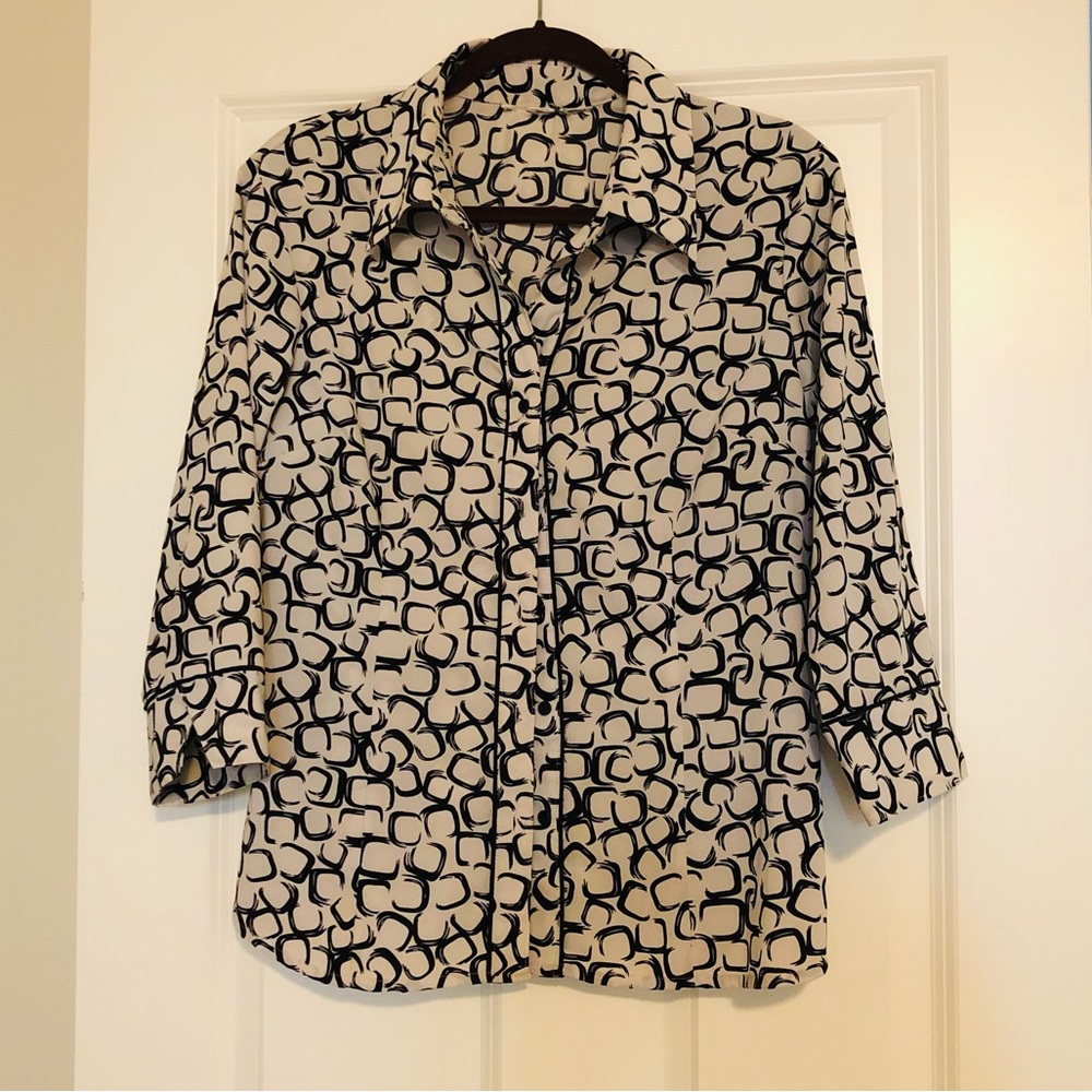 ✨LAST CHANCE✨ Grey and black patterned shirt